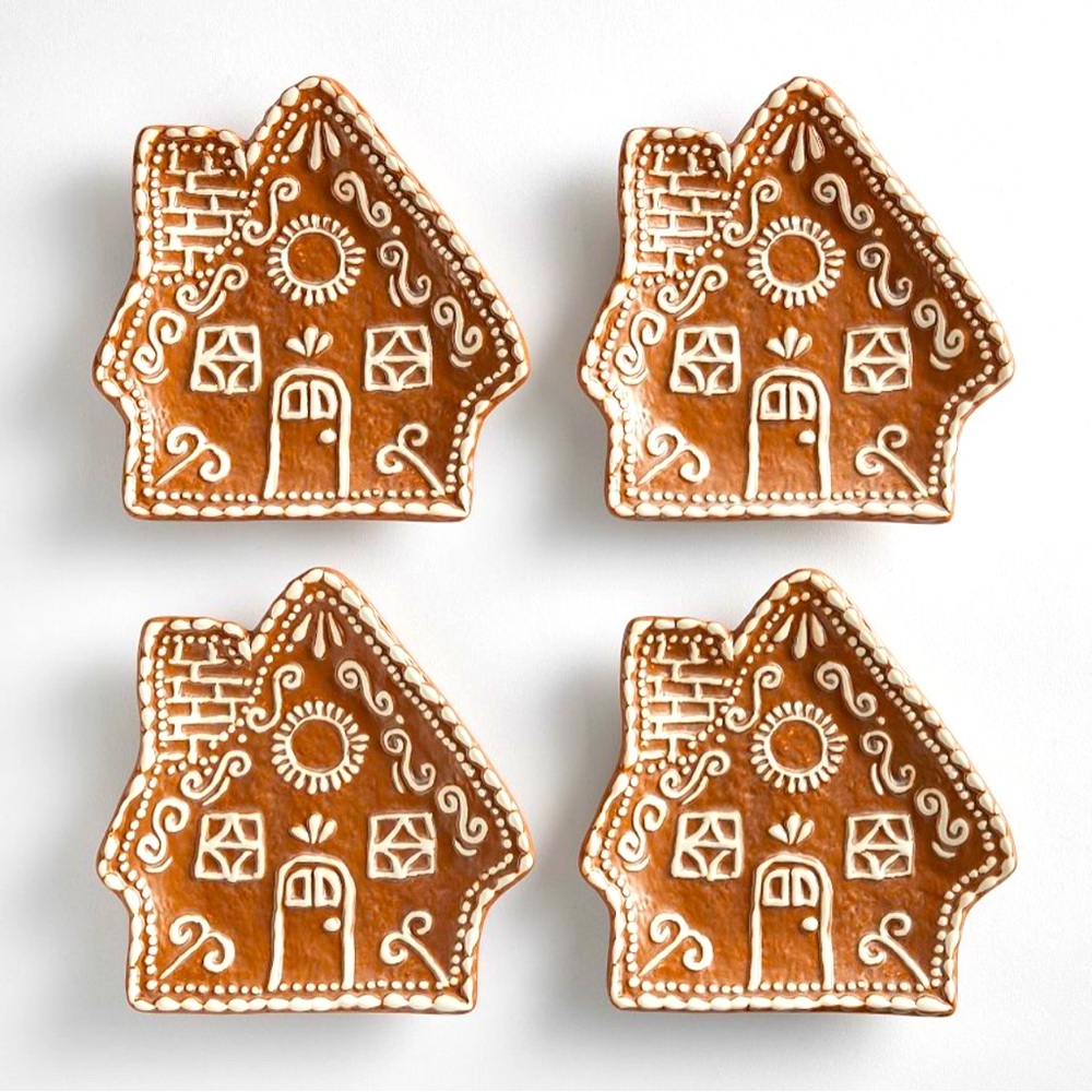 Pottery Barn Gingerbread House Ceramic Plates Set of 4